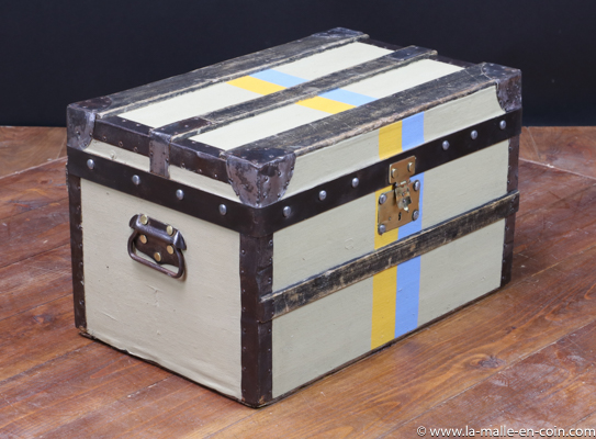 R2444 Small trunk by Gaigneur from Nantes