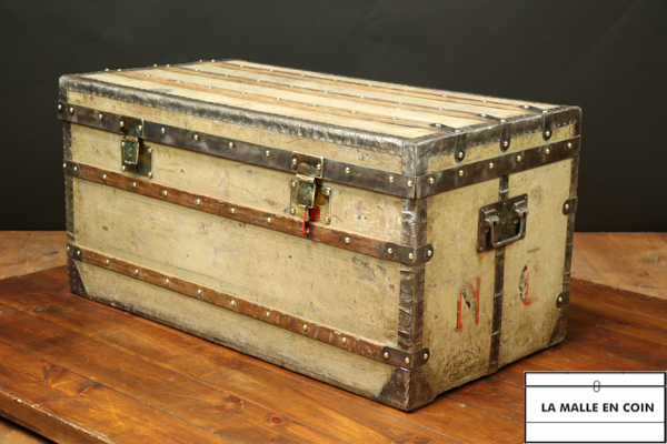 LOUIS VUITTON trunk with gray canvas call Gray trianon 