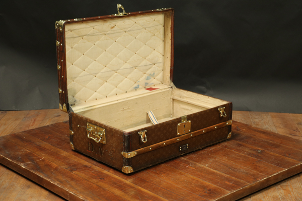 LOUIS VUITTON Wooden suitcase covered with monogrammed …