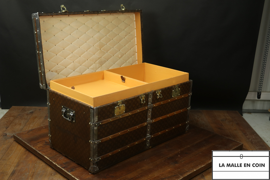 Rare et imposante malle Louis Vuitton monogrammée commode des années 1920