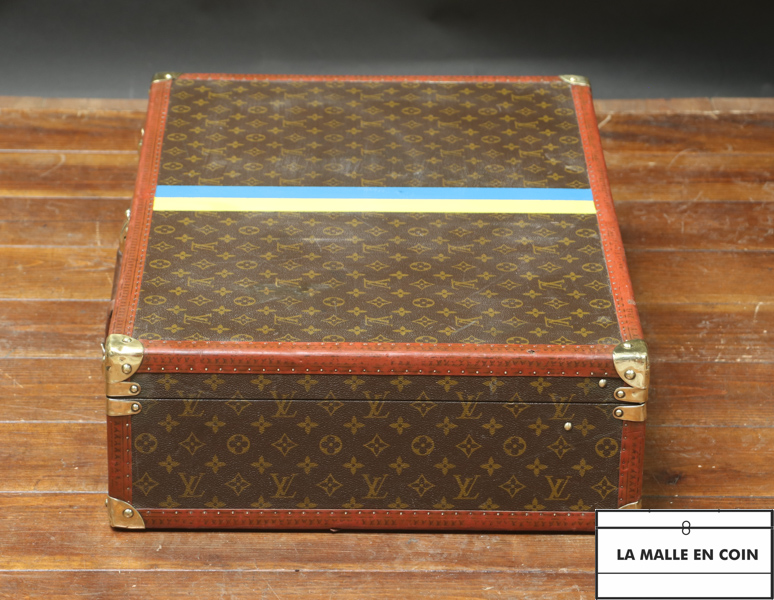 Suitcase of the Louis Vuitton brand with its stable bands