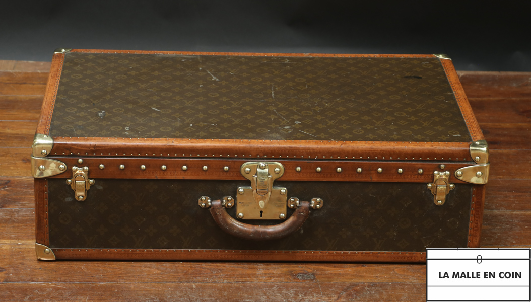 Louis Vuitton Alzer 80 suitcase, Louis Vuitton steamer trunk - Les