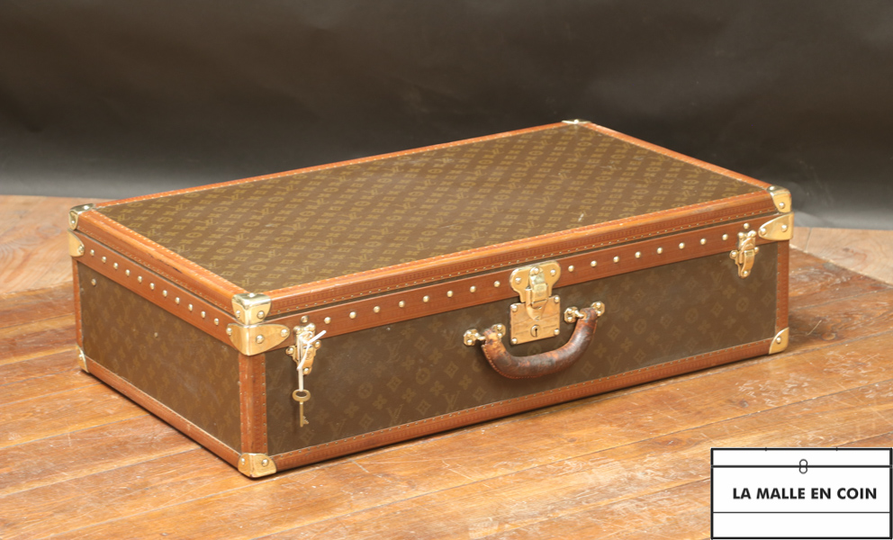 Louis Vuitton suitcase Alzer 80 monogrammed with its key R2902
