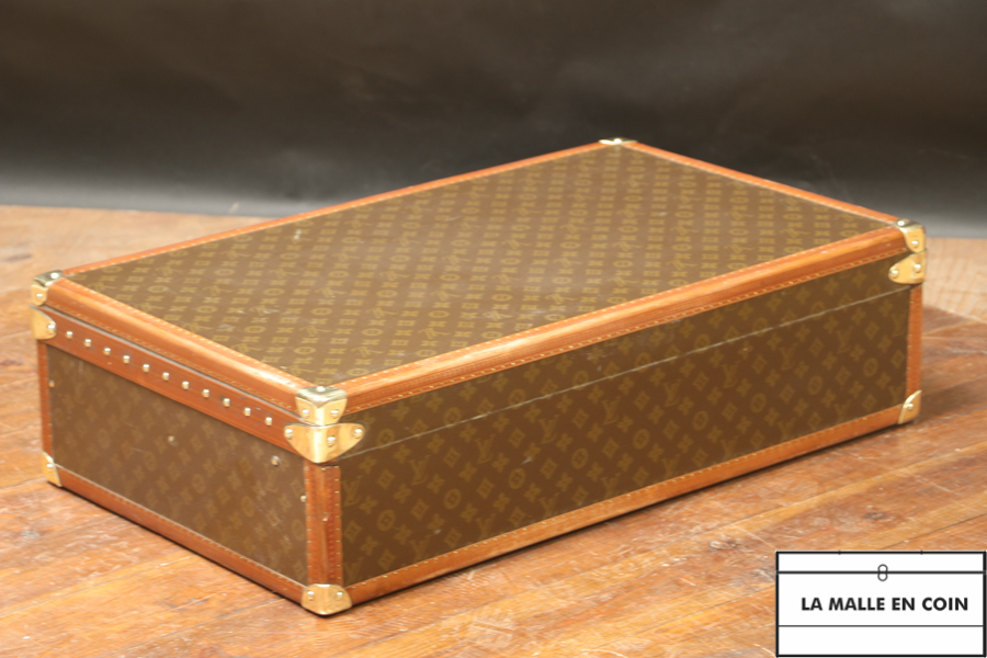 Louis Vuitton suitcase Alzer 80 monogrammed with its key