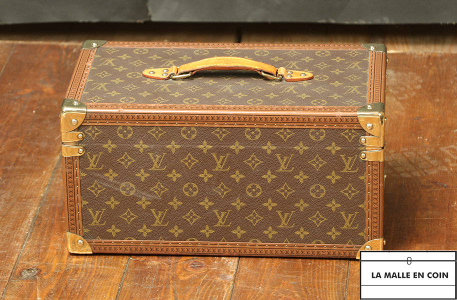 Vanity case Louis Vuitton Leather ref.104240 - Joli Closet