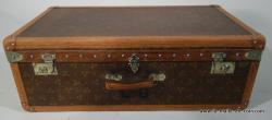 Lavoet suitcase with key