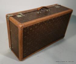 Lavoet suitcase with key