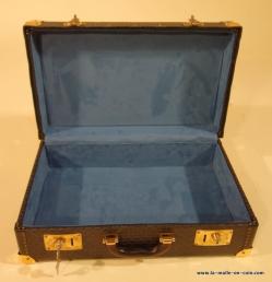 4_R1305__Attacher_case_noir_ouverte__1511961099_444