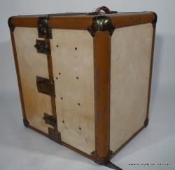 5_R1866_Wardrobe_hartmann_avec_clef__3_4__1511884771_124