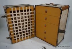 6_R1866_Wardrobe_hartmann_avec_clef__ouverte1__1511884770_111