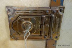 9_R1866_Wardrobe_hartmann_avec_clef__clef__et_serrure___1511884772_451
