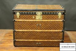 Sold luggages : Shoes monogrammed Louis Vuitton trunk DV25