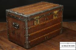 Malle_raye___rouge__Louis_Vuitton_2__1711128273_617