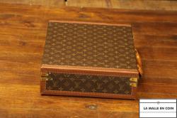 R2617_attacher_case_Louis__Vuitton_5__1541709125_984