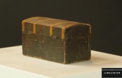 R2655_mini_malle_de_poupe__e_bomb_papier_lattes_papier3__1544868429_323
