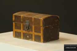 R2655_mini_malle_de_poupe__e_bomb_papier_lattes_papier5__1544868465_758