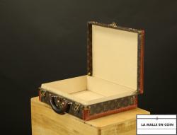 R2662_Attache_case__Louis_Vuitton_president_9__1549895878_396