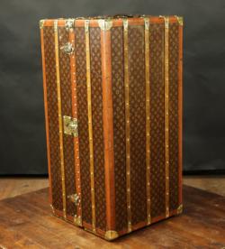 Wardrobe__monogram_Louis_vuitton_9__1576513963_922