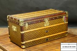 Sold luggages : R2689 Malle Louis Vuitton monogram courrier 110