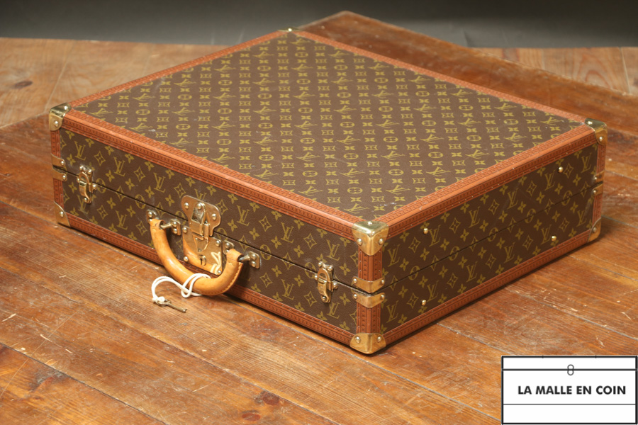 Valise de la marque Louis Vuitton aménagée pour 50 montres avec sa clé