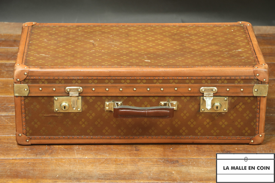 Suitcase with the monogram of the brand :  Aux Etats-Unis  