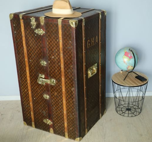 Squares wardrobe trunk R2659